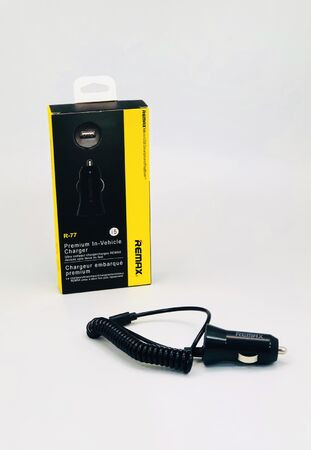 Штекер в прикуриватель 1 USB REMAX R-77 i5 с проводом Micro-usb айфон